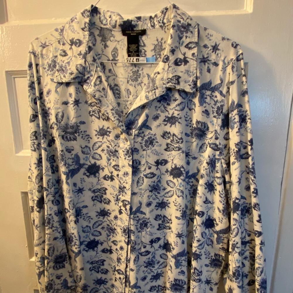 Anne Carson shirt/jacket, linen, lovely with jeans or paired with a short skirt.